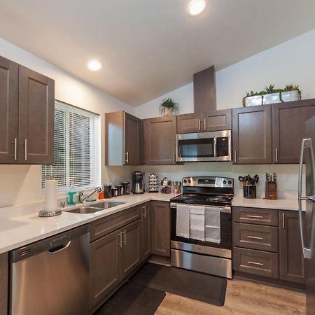 Appartement Modern And Stylish King Bed Wifi Free Parking à Spokane Valley Extérieur photo