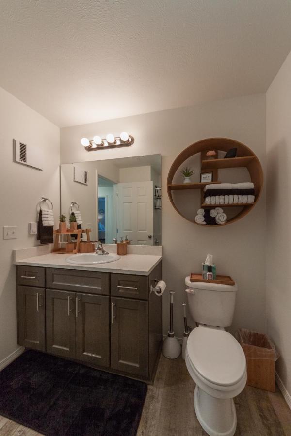 Appartement Modern And Stylish King Bed Wifi Free Parking à Spokane Valley Extérieur photo